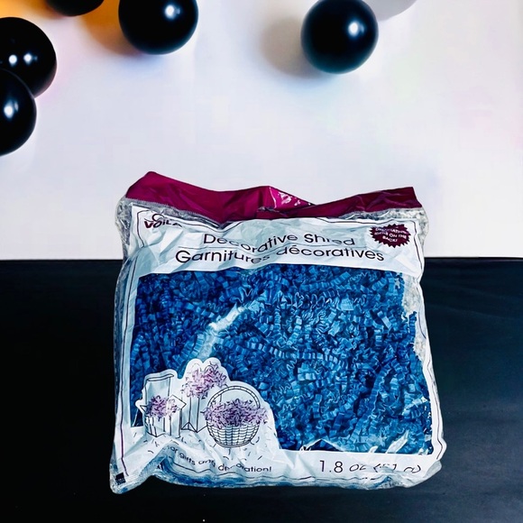 LOT of party decorations. - Picture 5 of 9